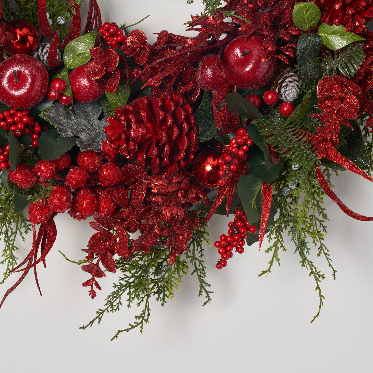 Balsam & Cedar / Christmas Cookie™ / Red Apple Wreath Signature