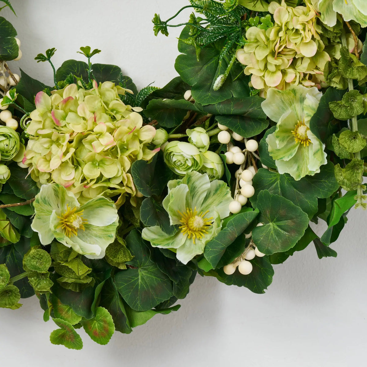 Diviny ゴールド グリーンフォーク 花デザイン Bells of Ireland - Green Hydrangea, Poppy, Ranunculus with Mixed