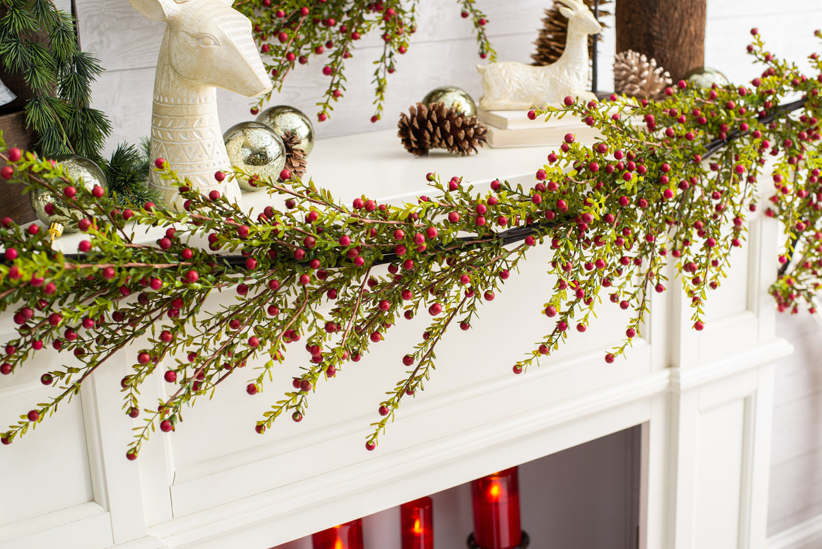 Wild Cranberry & Leaf Holiday Mantle Table Runner Garland – Darby Creek  Trading