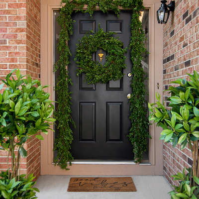 Selecting the Perfect Size Wreath for Your Door