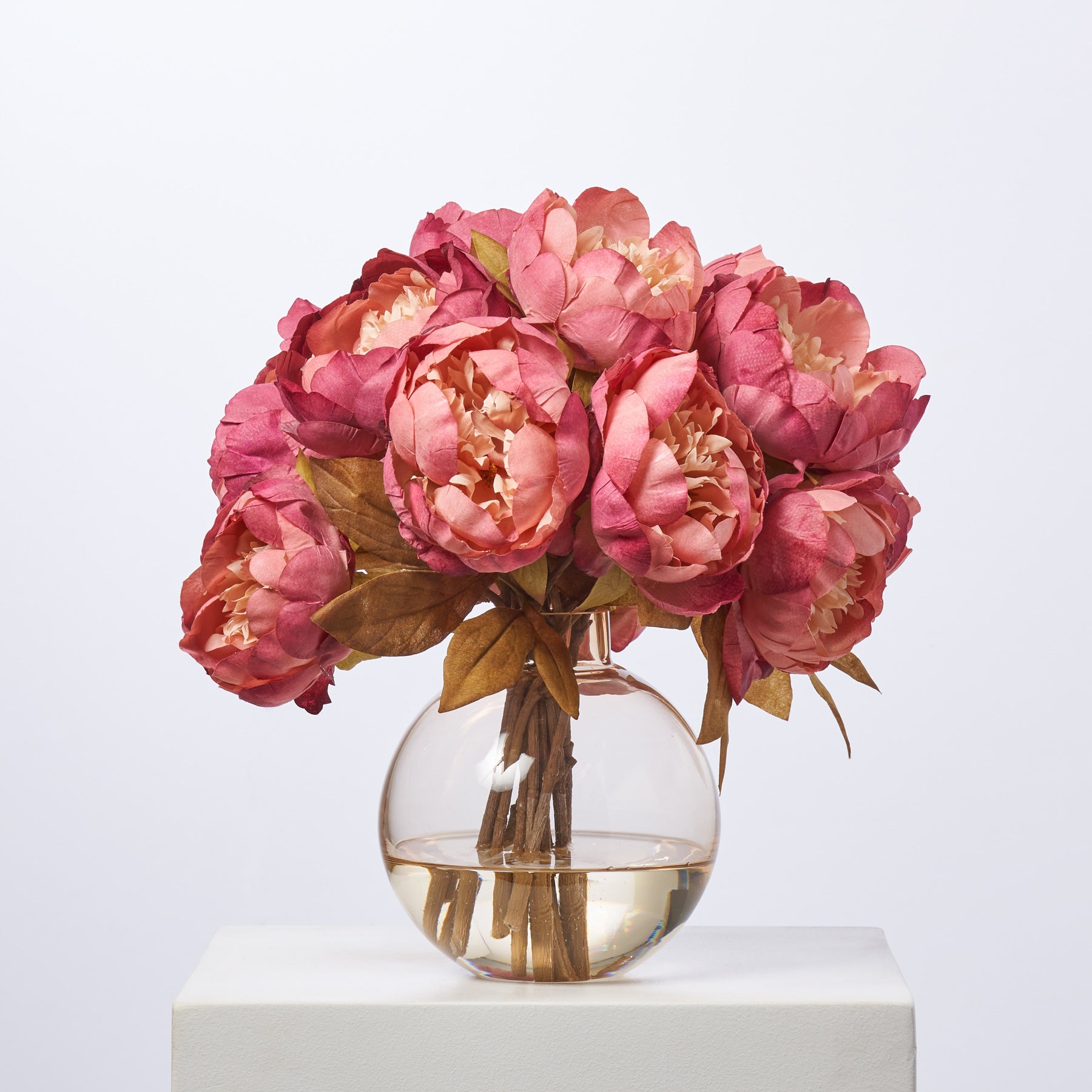 Realistic Floral Arrangements ~ Luxury Florals set in Illusion Water ...