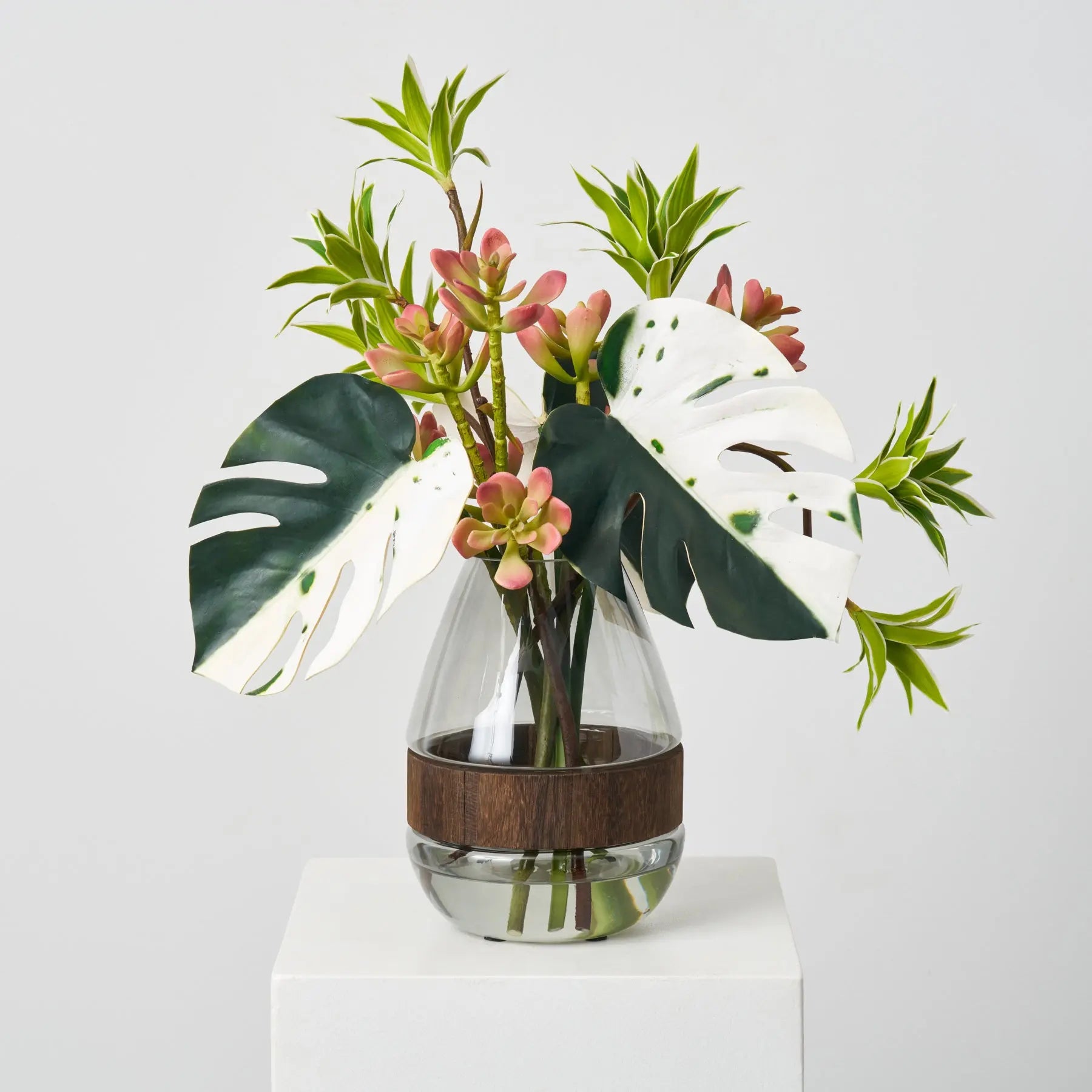 monstera centerpiece Tropical Muse