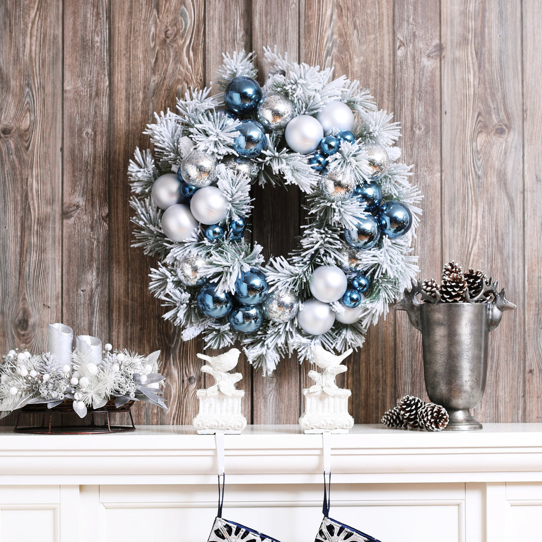 blue and white christmas decorationsâ