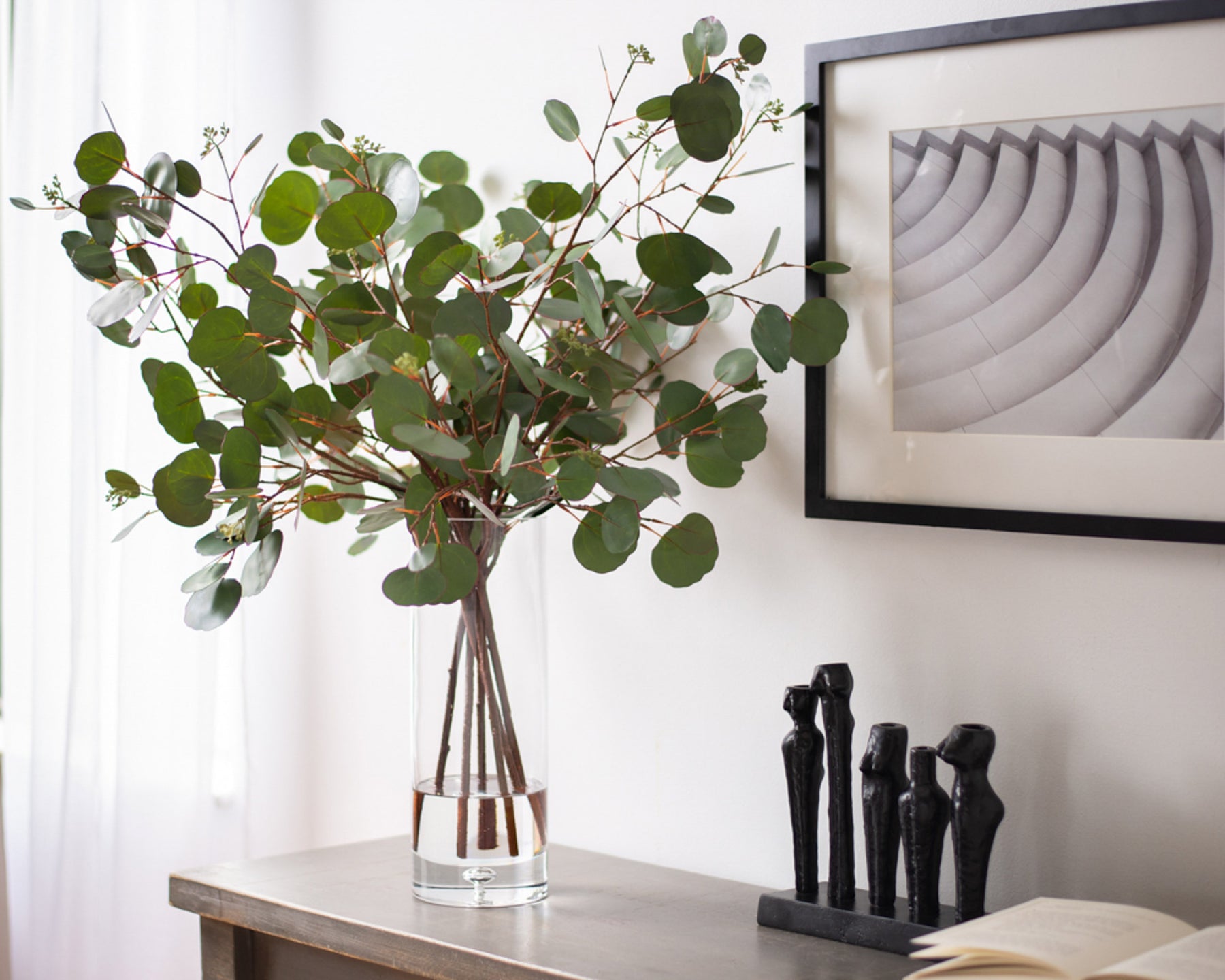 klodset offentlig Blinke Real Touch Eucalyptus Arrangement in Large Glass Vase – Darby Creek Trading