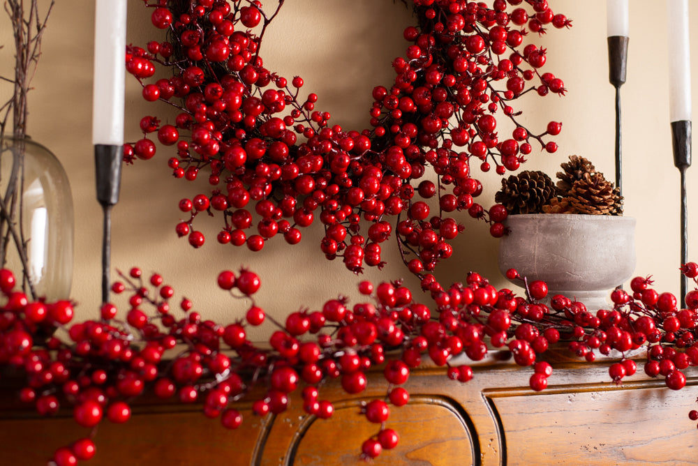Waterproof White Winter Berry Christmas Mantle Garland Holiday Table R –  Darby Creek Trading