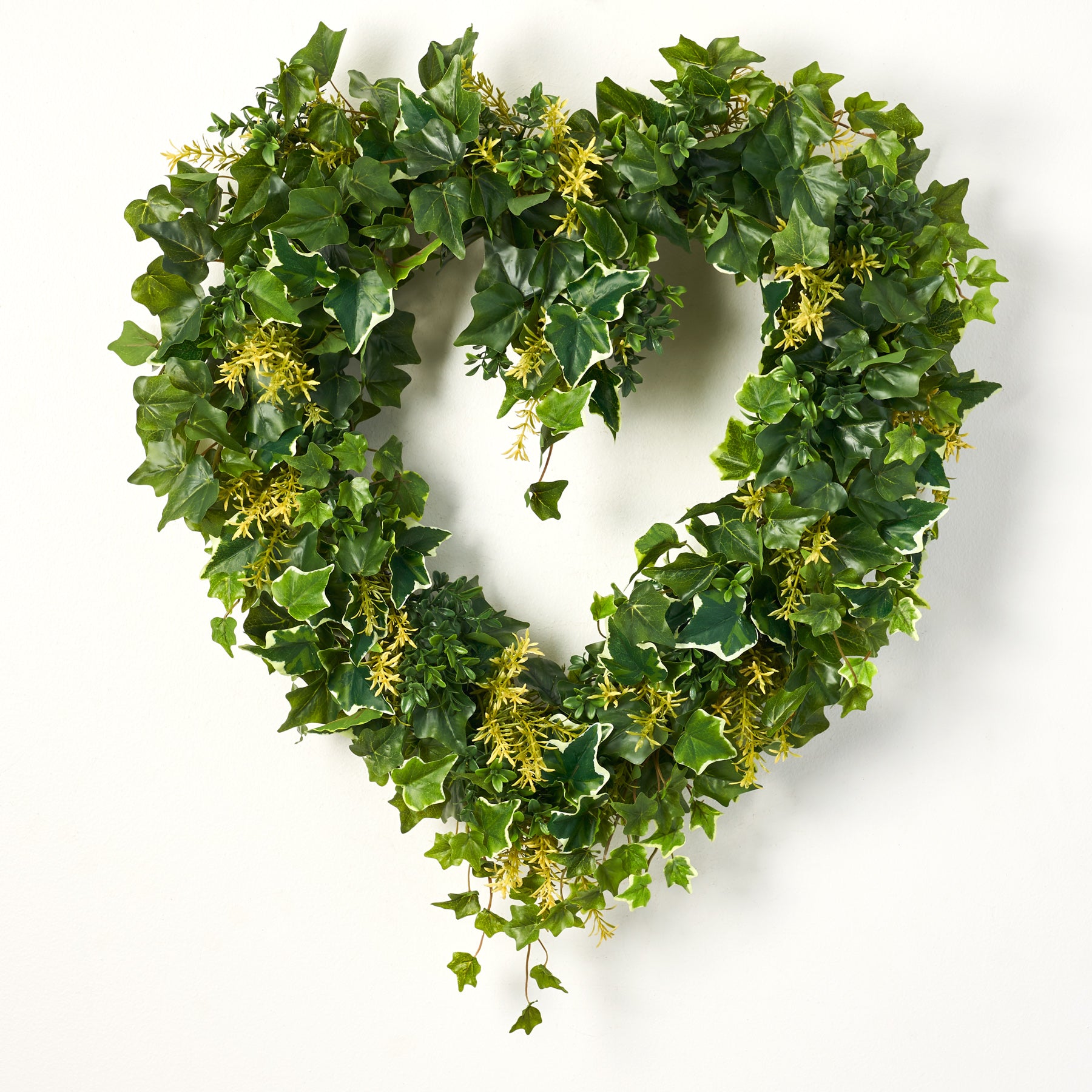Flourishing Everyday Greenery, Tea Leaf & Ivy Heart Shape Silk