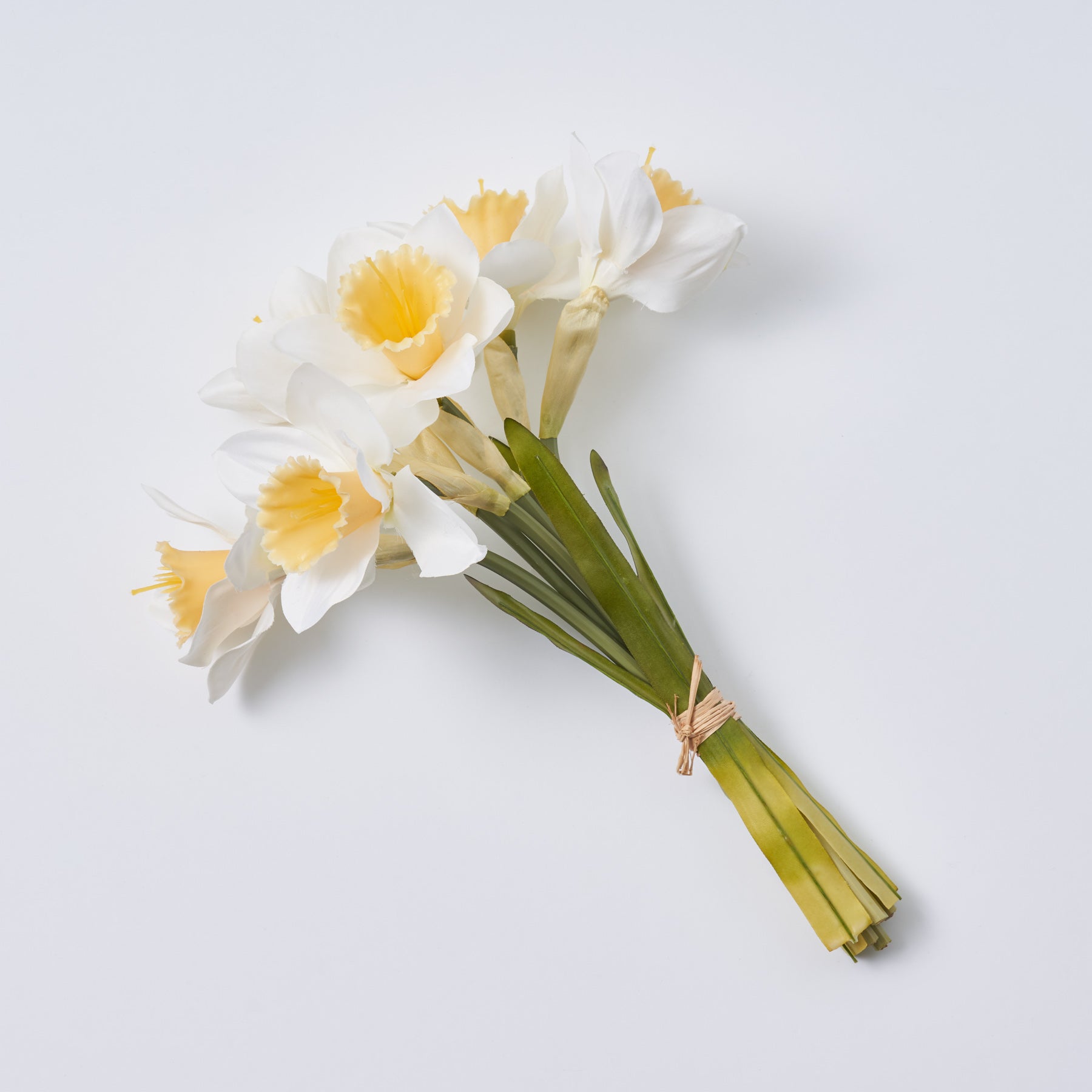 White Silk Daffodil Faux Floral Bouquet Bundle of 6 Wired Stems - 12 –  Darby Creek Trading